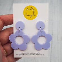 Load image into Gallery viewer, Retro Daisy Dangle Earrings- Lilac Matte Finish
